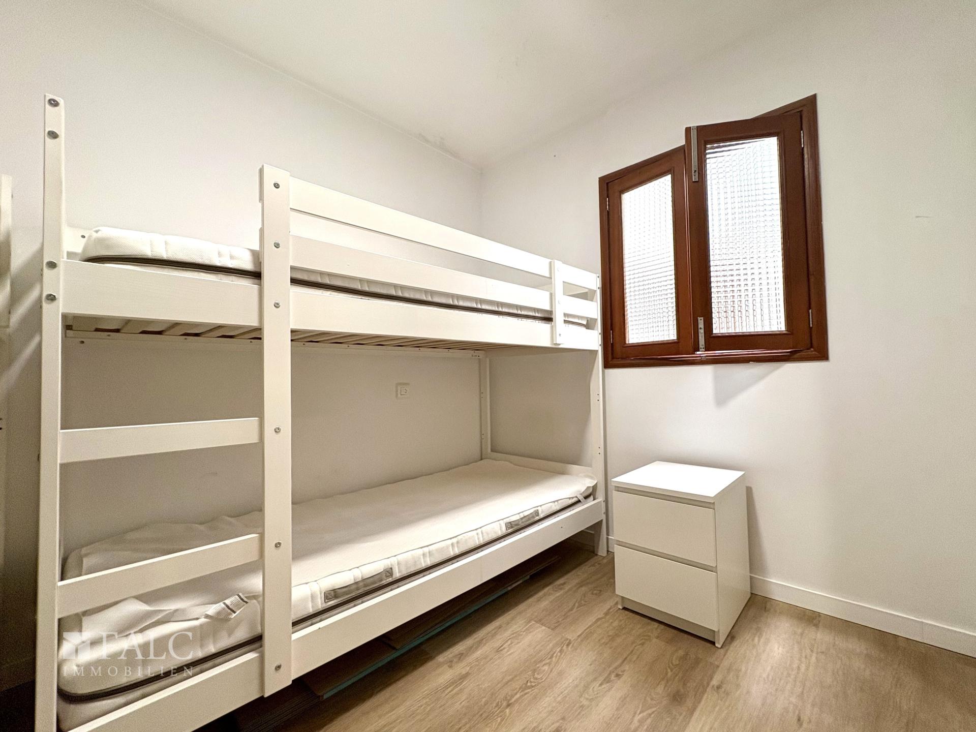Schlafzimmer 4